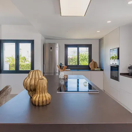 Wonderful Near With Mediterranean Views 度假居