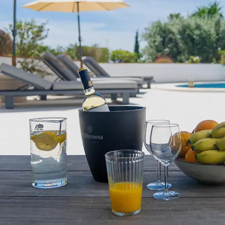 Wonderful Near With Mediterranean Views 度假居 *