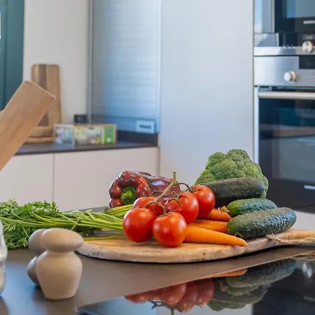 Wonderful Near With Mediterranean Views 度假居