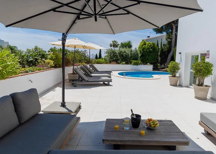 Wonderful Near With Mediterranean Views 펜션
