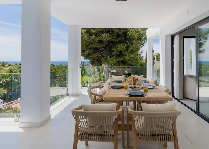 Wonderful Near With Mediterranean Views Будинок відпочинку